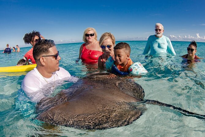 3 Hour Private Charter on Stingray City with Snorkeling - Stingray City: the main hour of the trip
