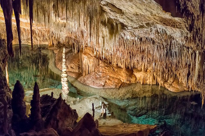 Cayman Crystal Caves & Pedro St James Castle or Botanical Garden - Who will get the most from this tour?