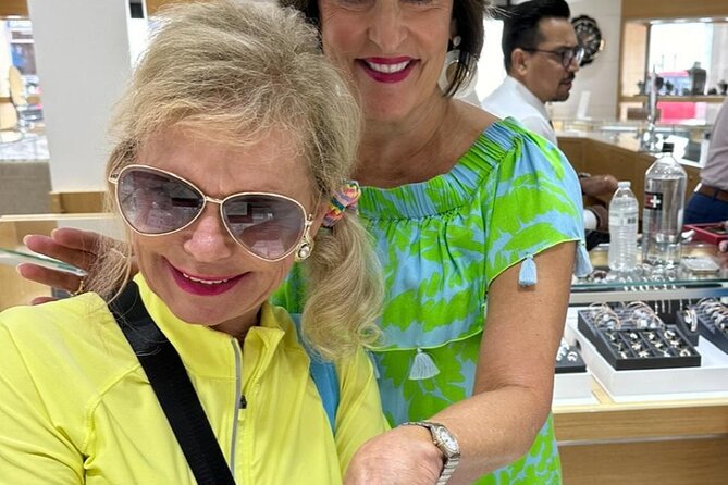 Diamonds and Cocktails a Shopping Experience in Grand Cayman - Learning about diamonds, gemstones, and lab-created stones