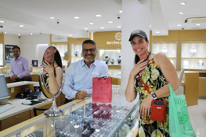 Diamonds and Cocktails a Shopping Experience in Grand Cayman - A drink, a welcome, and time to settle in
