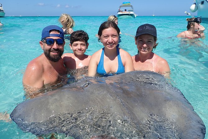 Starfish Point, Stingray City & Coral Garden (3-STOP Adventure) - A closer look at the crew and teaching