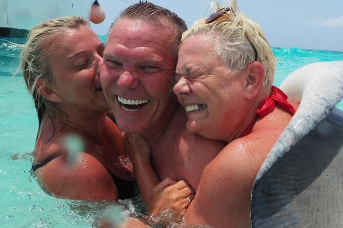 Stingray City and Coral Gardens - What the 90 Minutes at the Sandbar Can Feel Like