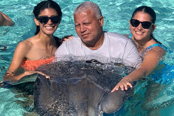 StingrayCity ,Coral Garden & Starfish Tour. - Starfish Pointe in shallow water